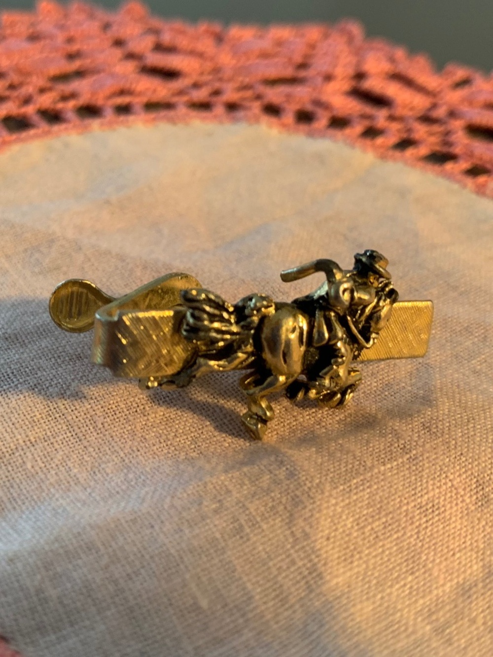 Vintage Gold-Tone Tie Clip – Mounted Cavalry Soldier with Drawn Sword-Civil War